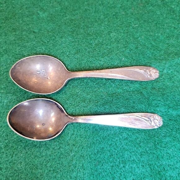 1847 Roger Bros. IS Daffodil Silver Plate Pattern Baby Spoons Antique - Picture 4 of 8